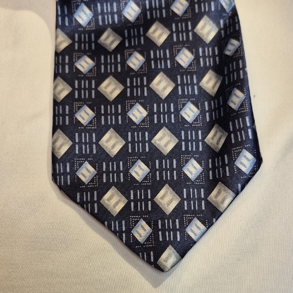 A. Santoni Vintage 100% Polyester Blue and White Geometric Mens NeckTie - Picture 11 of 11